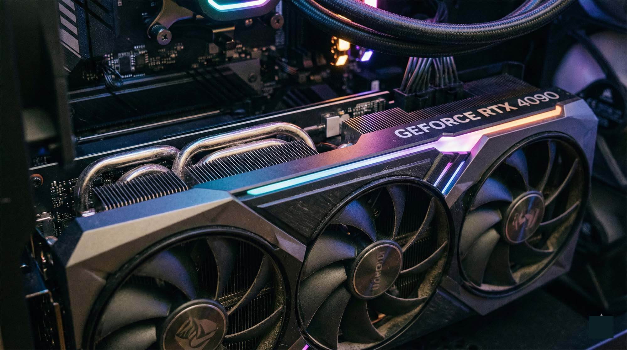 電腦機殼內部特寫展示高階顯示卡與散熱系統 / Close-up of computer case interior showing high-end graphics card and cooling system